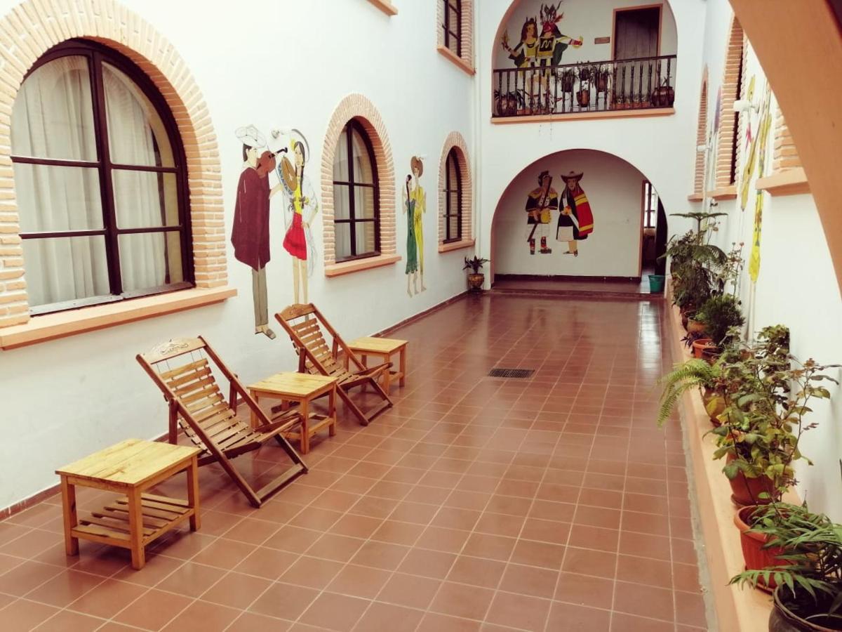 Casa Treveris - Non Profit Hostel Sucre Exterior foto